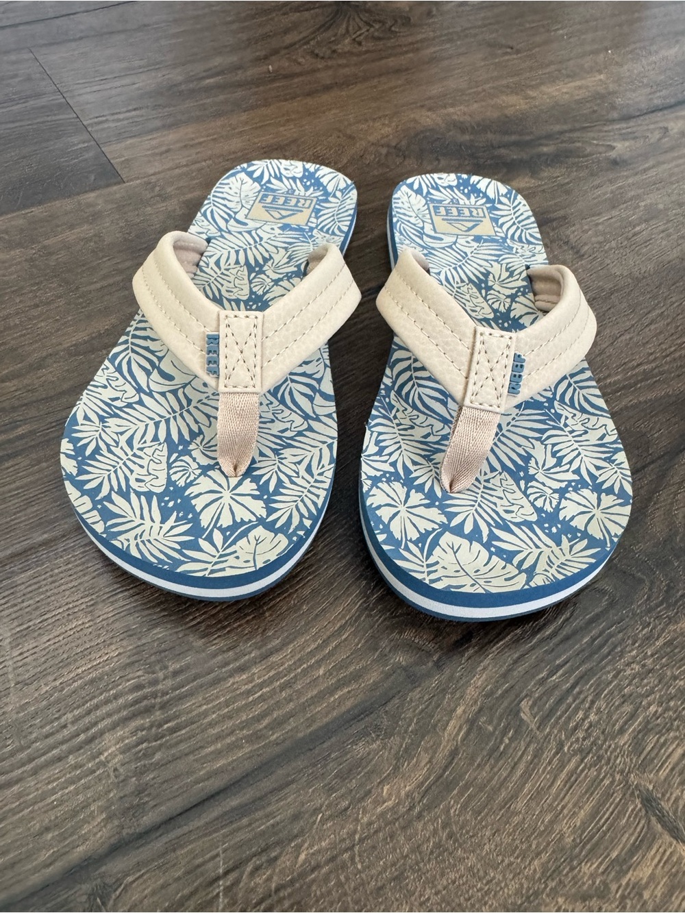 Reef Boys Size 3 Flip Flops Blue Tropical Print Sandals Youth